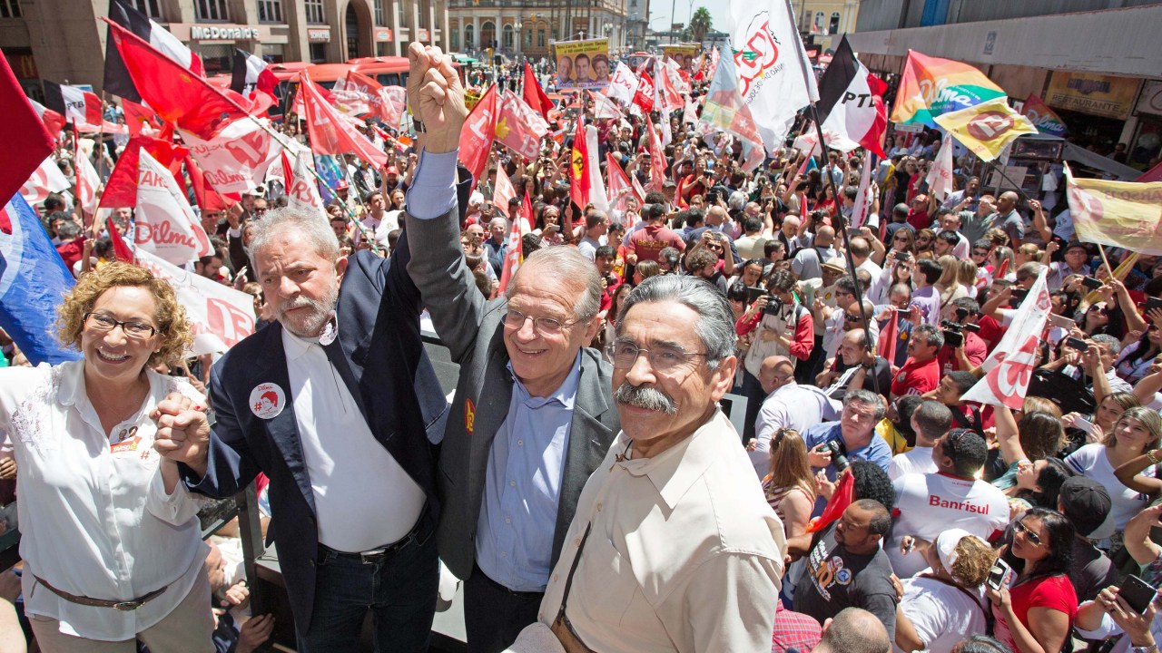 O ex-presidente Lula durante caminhada no centro de Porto Alegre, no Rio Grande do Sul, nesta quarta-feira (22)