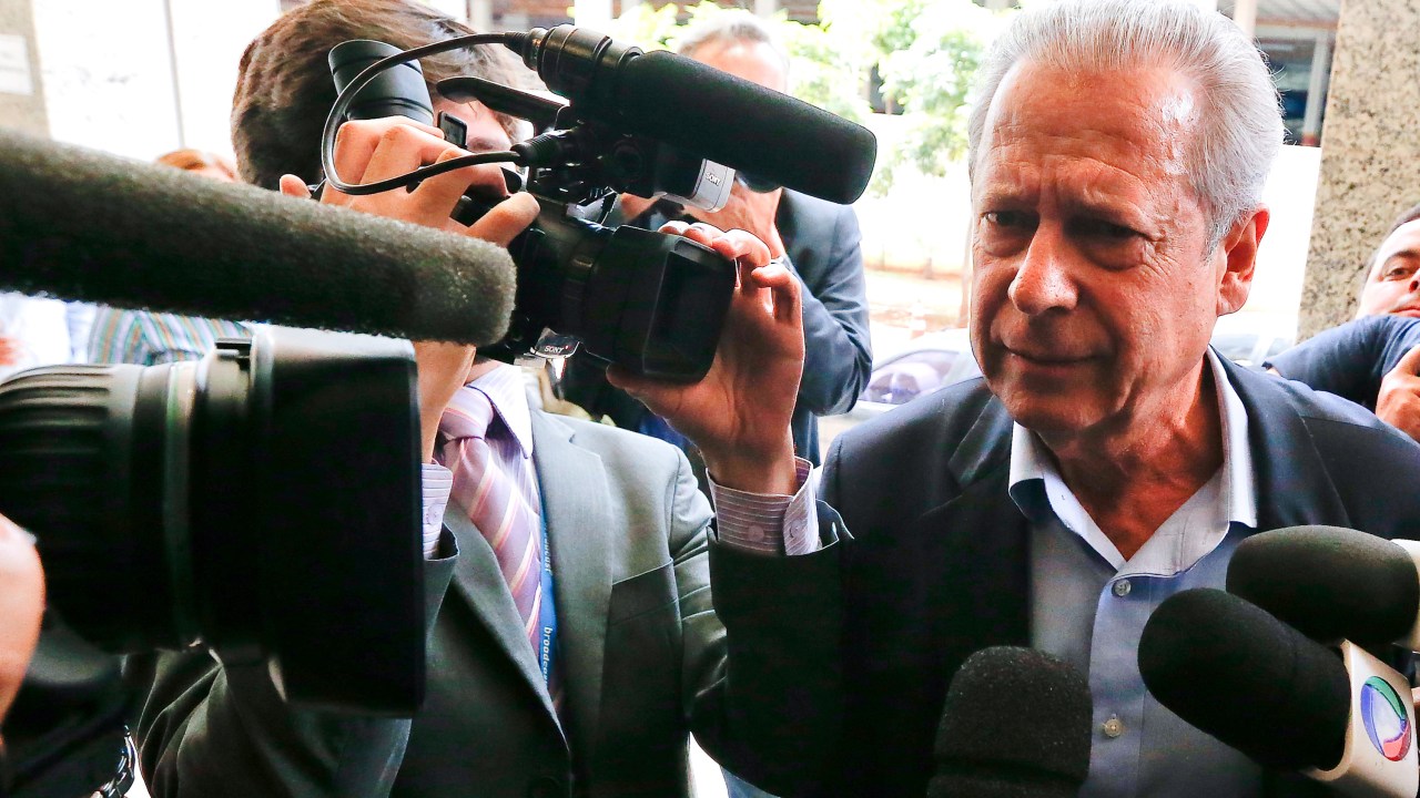 O ex-ministro da Casa Civil, José Dirceu, passou por exames nesta sexta-feira