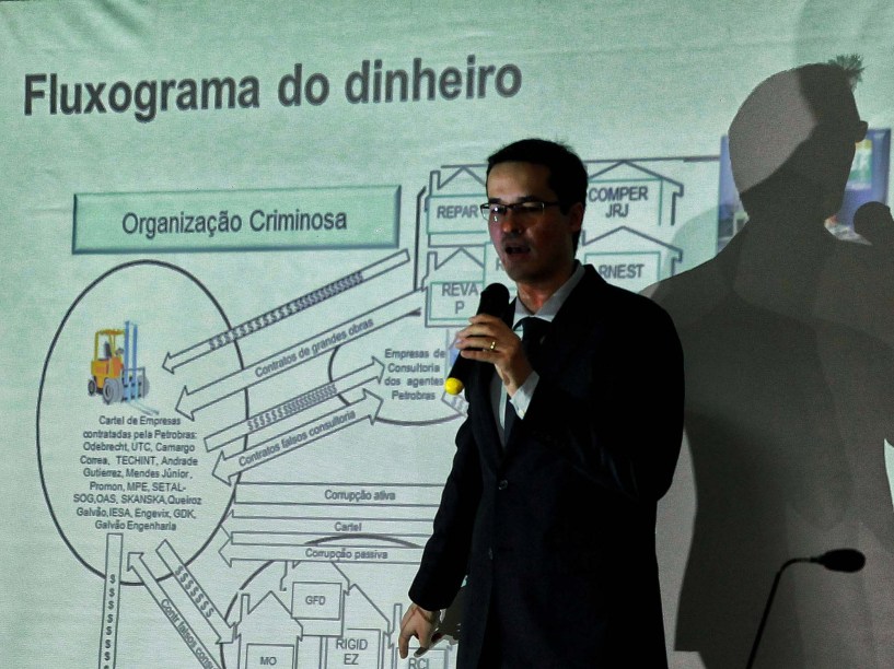 O procurador Delton Martinazzo Dallagnol durante entrevista coletiva no hotel Mabu, no centro em Curitiba para falar sobre os desdobramentos da Operação Lava Jato