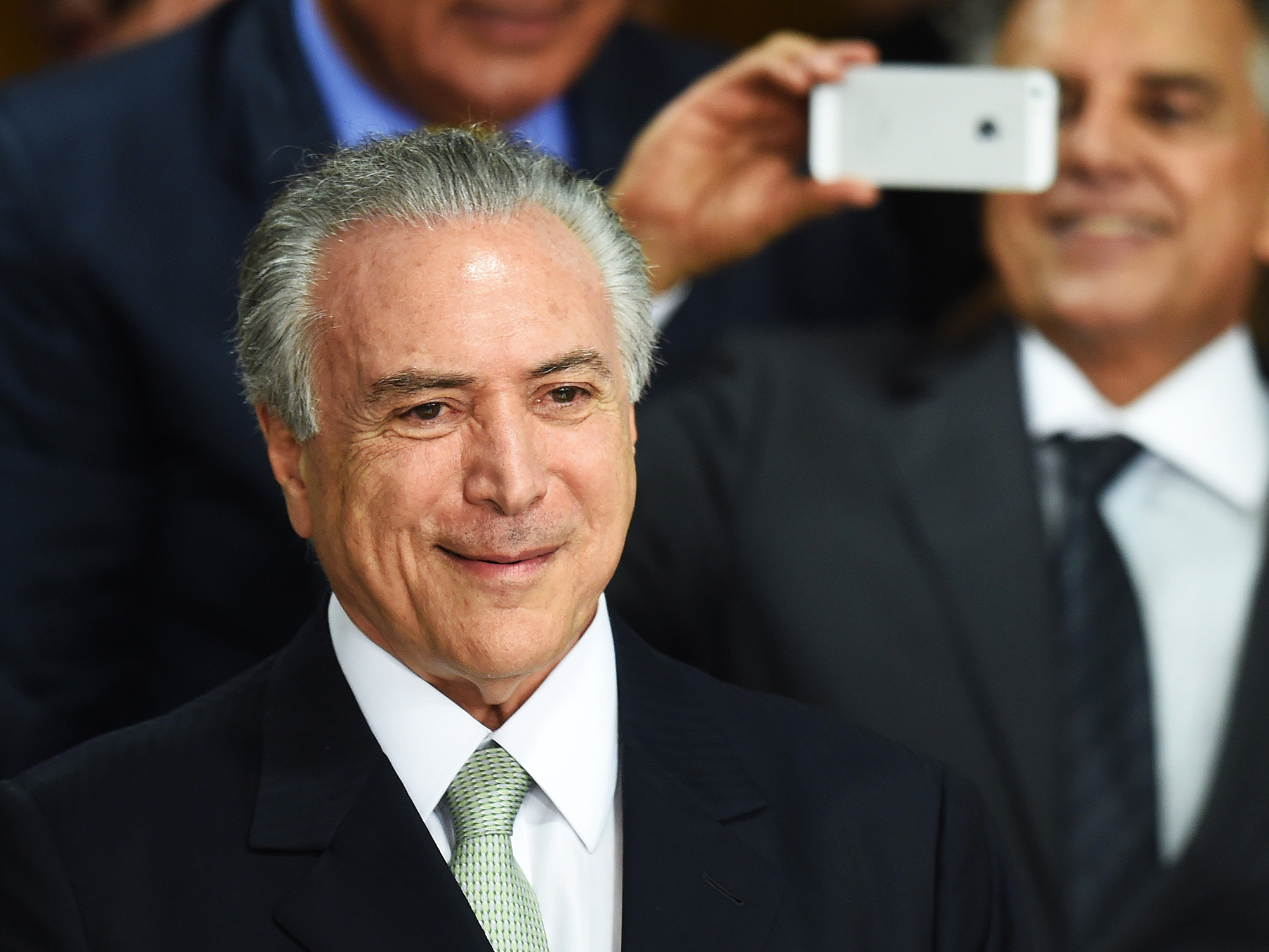 O presidente da República em exercício, Michel Temer, dá posse para o seu novo ministério em cerimônia no Palácio do Planalto, em Brasília (DF) - 12/05/2016