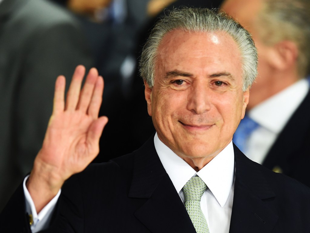 O presidente da República em exercício, Michel Temer, dá posse para o seu novo ministério em cerimônia no Palácio do Planalto, em Brasília (DF) - 12/05/2016