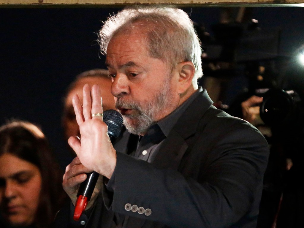 "Se a solução nesse país fosse diminuir ministérios, era melhor tirar os ministérios da Fazenda e do Planejamento e deixar o dos pobres", disse Lula, em ato contra Temer, na Avenida Paulista