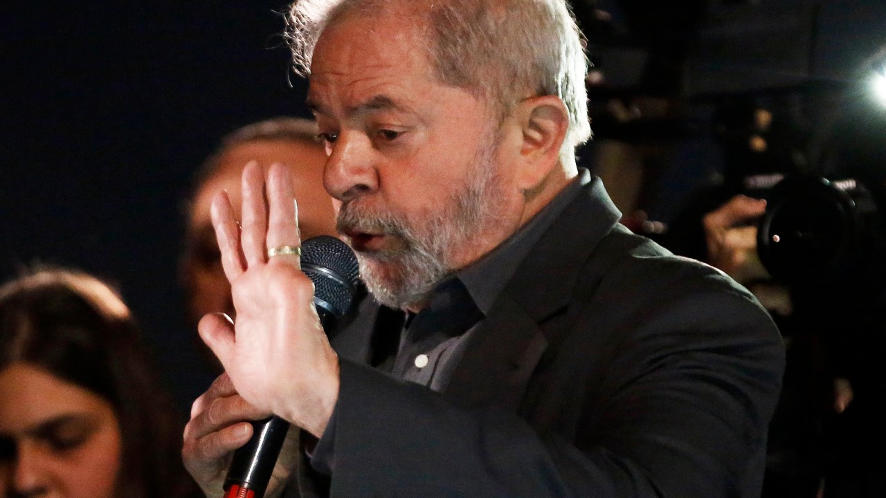 "Se a solução nesse país fosse diminuir ministérios, era melhor tirar os ministérios da Fazenda e do Planejamento e deixar o dos pobres", disse Lula, em ato contra Temer, na Avenida Paulista