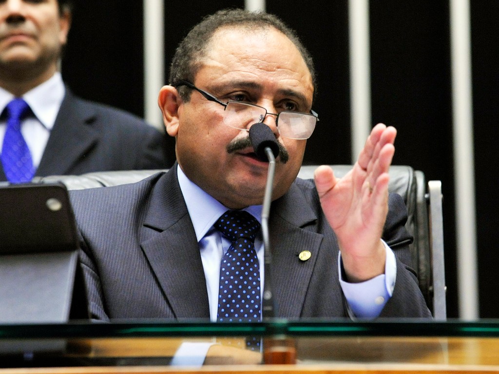 O presidente interino da Câmara dos Deputados, Waldir Maranhão (PP-MA), durante sessão extraordinária em plenário - 17/05/2016