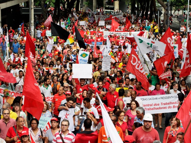 Manifestantes sindicalistas durante ato em favor da classe trabalhadora na região central de Belo Horizonte (MG)
