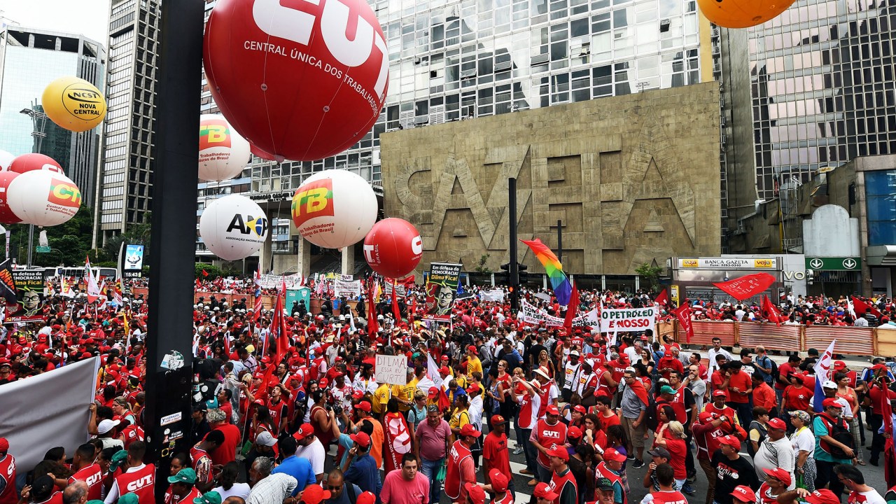 Protesto sindicalista na Avenida Paulista, região central de São Paulo