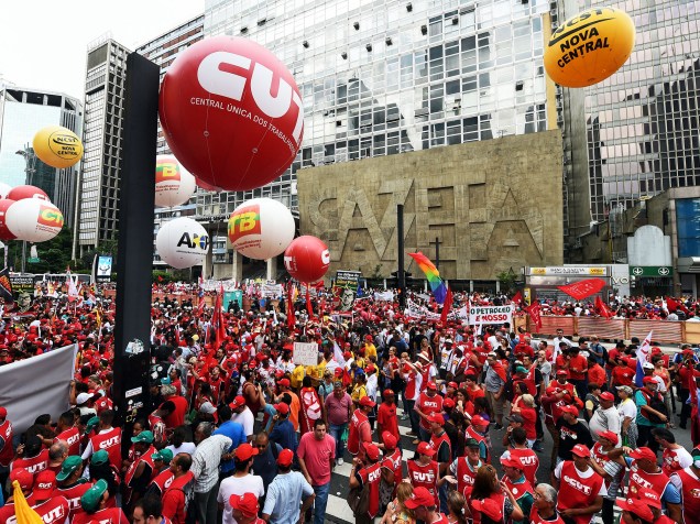 Protesto sindicalista na Avenida Paulista, região central de São Paulo