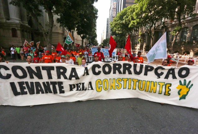 Protesto sindicalista no centro do Rio de Janeiro. Manifestantes reivindicam os direitos da classe trabalhadora, a reforma agrária e a reforma política