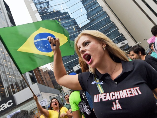Sindicalistas participam de ato pedindo o impeachment da presidente Dilma Rousseff na Avenida Paulista, região central de São Paulo