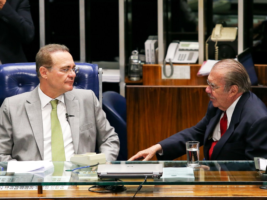 O presidente do Senado Federal, Renan Calheiros (PMDB-AL), e o ex-senador José Sarney, durante discussão para instalação da CPI mista da Petrobras - 06/05/2014