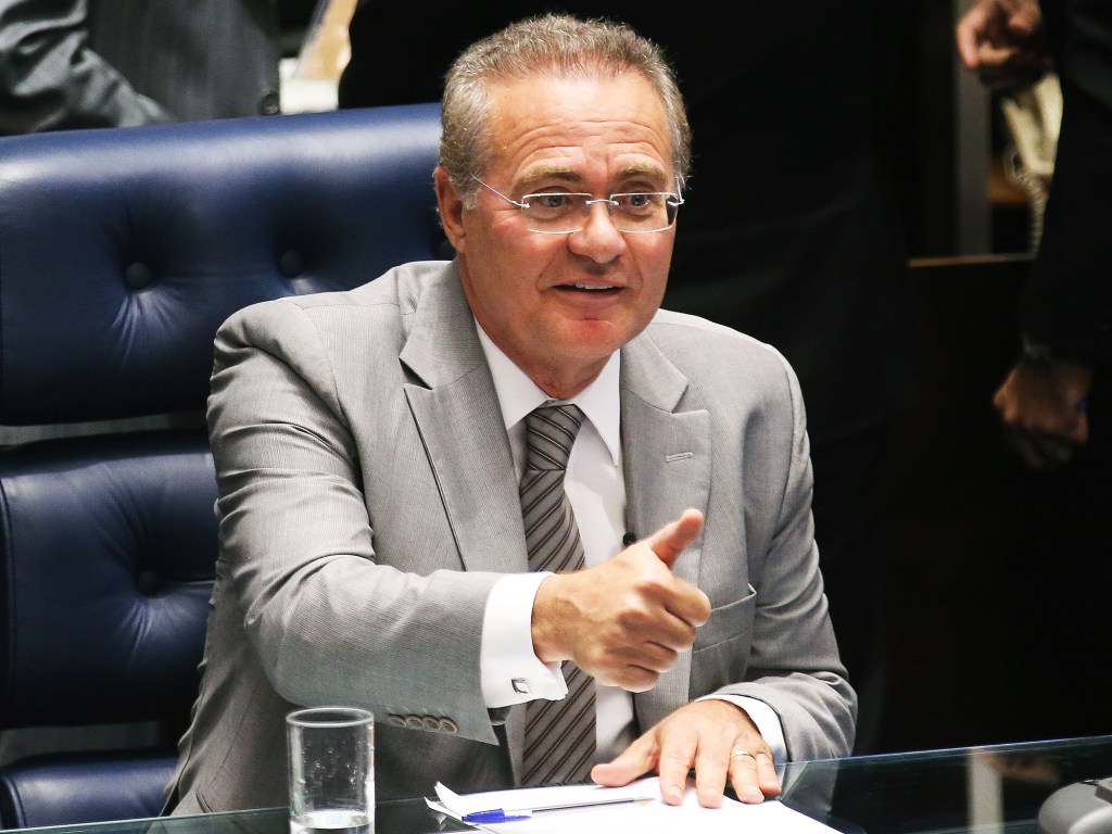 O presidente do Senado, Renan Calheiros (PMDB-AL), preside sessão no plenário da Casa, em BrasÌlia (DF)