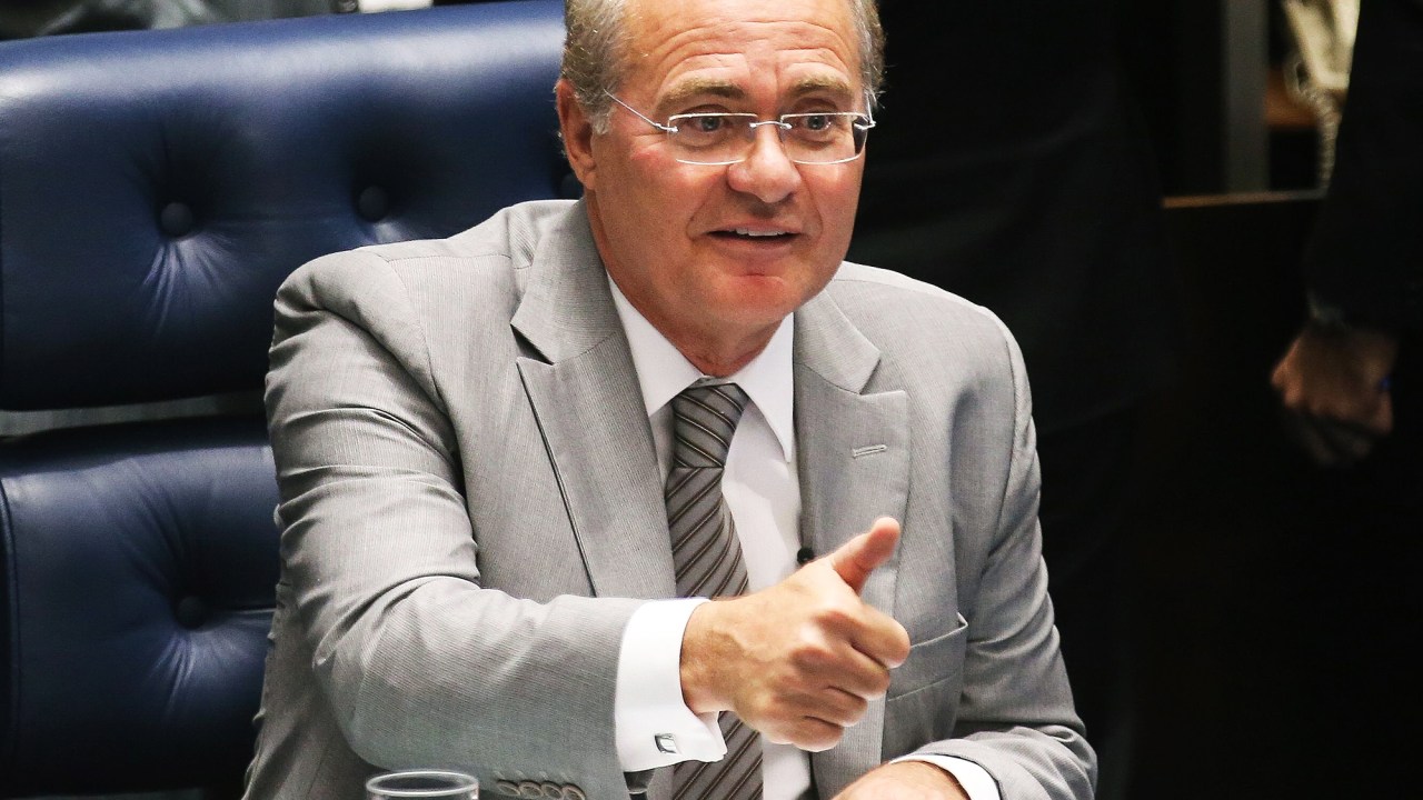 O presidente do Senado, Renan Calheiros (PMDB-AL), preside sessão no plenário da Casa, em BrasÌlia (DF)