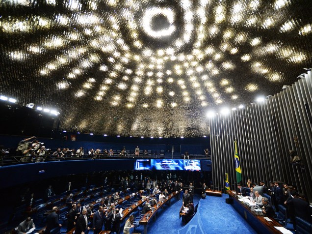 O presidente do Senado, Renan Calheiros (PMDB-AL), preside sessão no plenário da Casa, em BrasÌlia (DF), para discutir decisão do presidente interino da Câmara dos Deputados, Waldir Maranhão (PP-MA), de que as sessões que resultaram na autorização da abertura do processo de impeachment da presidente Dilma Rousseff,sejam anuladas e que uma nova sessão seja realizada no prazo de cinco sessõs a partir da devolução do processo do Senado - 09/05/2016