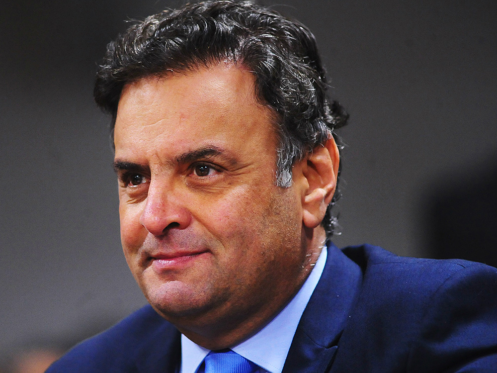 Senador Aécio Neves (PSDB) rebateu declarações da presidente Dilma Rousseff, que chamou de golpe as tentativas da oposição de tirá-la do poder