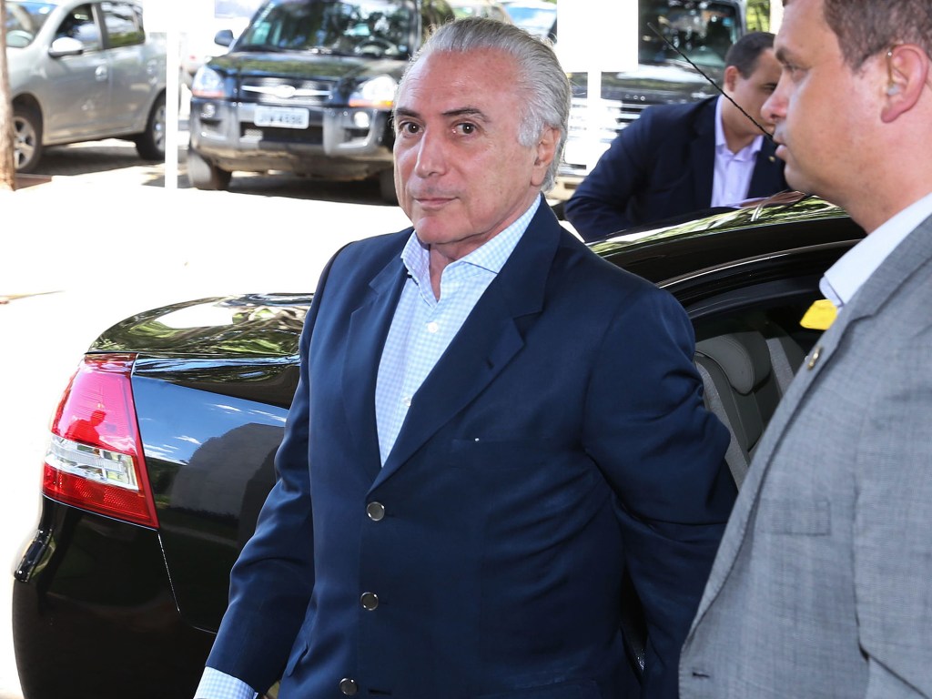 O vice-presidente da República, Michel Temer, chega ao seu gabinete em Brasília (DF) - 22/04/2016