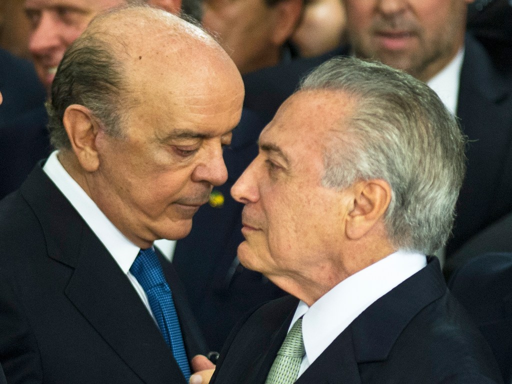 O presidente da República em exercício, Michel Temer, e o Ministro das Relações Exteriores, José Serra, durante cerimônia de posse do novo ministério no Palácio do Planalto, em Brasília (DF) - 12/05/2016