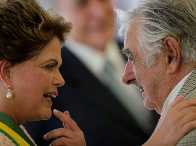 Presidente Dilma recebe os cumprimentos do presidente uruguaio José Pepe Mujica - 01/01/2015