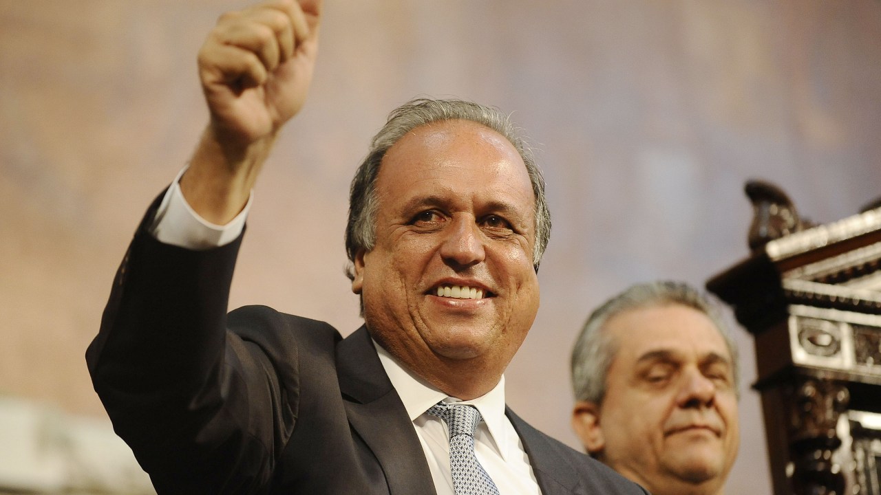 Luiz Fernando Pezão durante cerimônia de posse do Governo do Estado do Rio de Janeiro, na Assembléia Legislativa