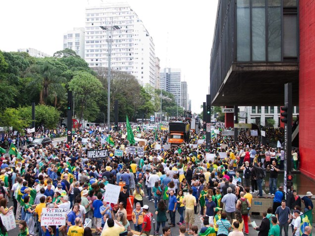 Manifestação no MASP no Dia da Proclamação da República conta com milhares de pessoas na Avenida Paulista, em São Paulo/SP