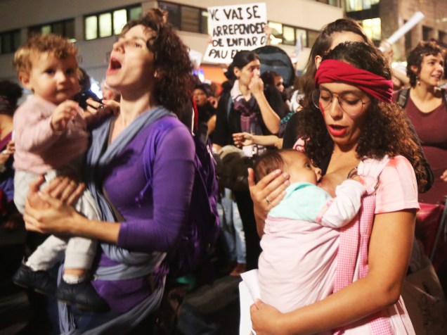 Mulheres realizam o protesto Por Todas Elas, contra a cultura do estupro, na Avenida Paulista, em São Paulo (SP) - 01/06/2016