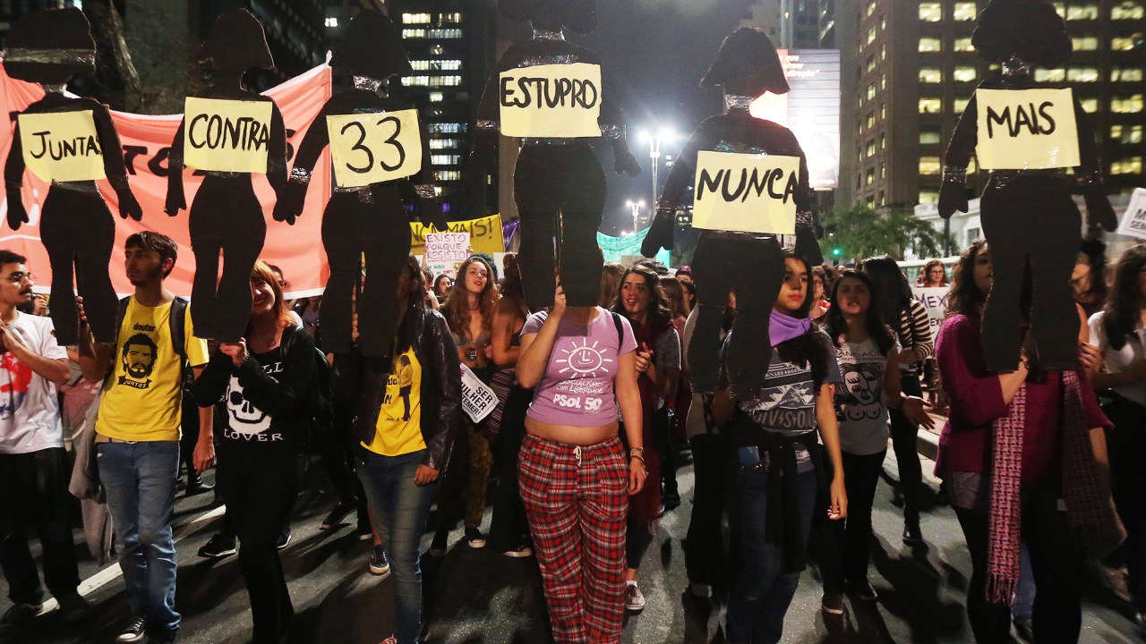 Mulheres realizam o protesto 'Por Todas Elas', contra a cultura do estupro, na Avenida Paulista, em São Paulo (SP) - 01/06/2016