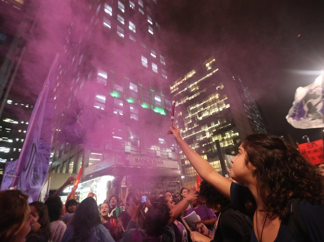 Mulheres realizam o protesto Por Todas Elas, contra a cultura do estupro, na Avenida Paulista, em São Paulo (SP) - 01/06/2016