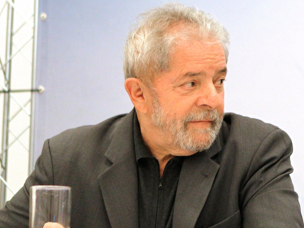 Lula vai a Brasília para articular uma reação à crise política do PT