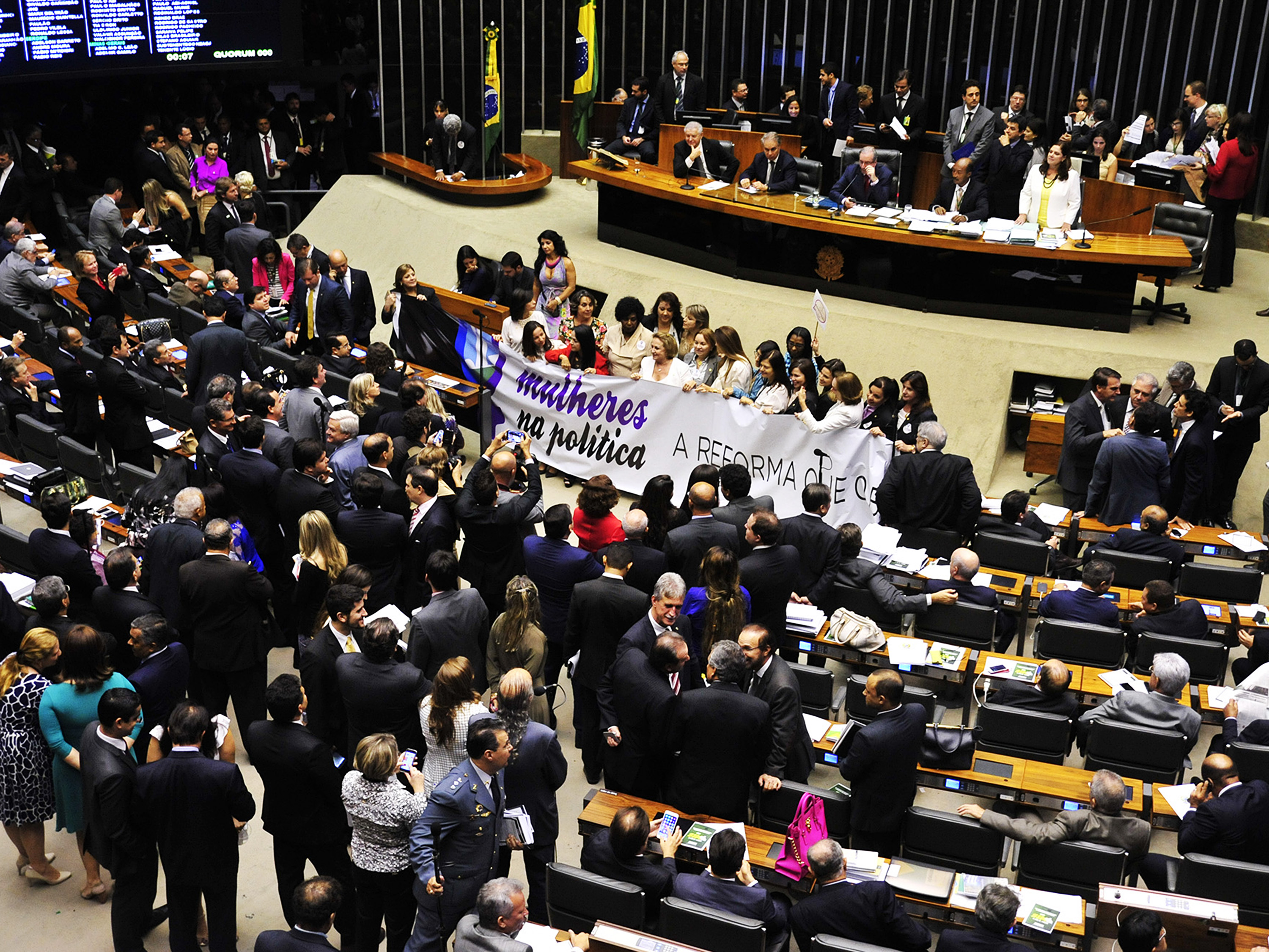 Deputados no plenário da Câmara