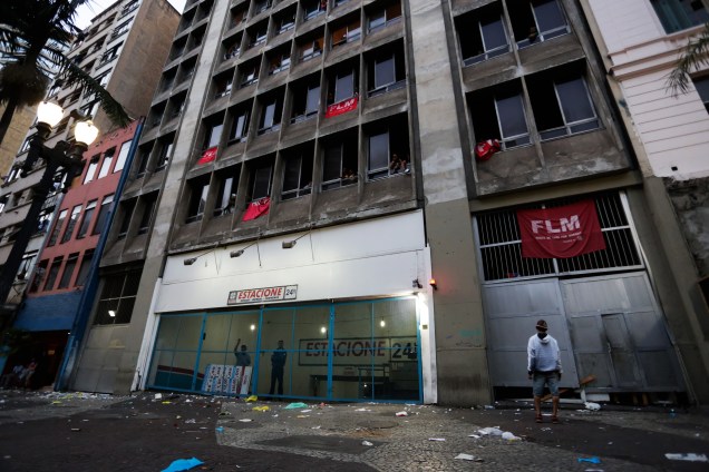Edifício invadido pela Frente de Luta por Moradia (FLM) no centro de São Paulo