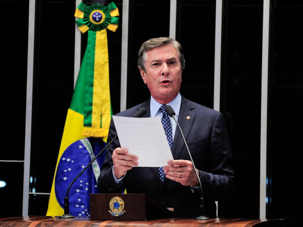 O senador Fernando Collor de Mello (PTB-AL) fala durante a sessão plenária no Senado Federal em Brasília (DF) - 14/07/2015