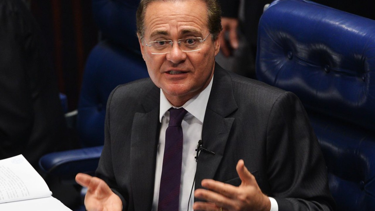 Renan Calheiros no plenário do Senado, durante sessão que aprovou o texto da MP 672/2015, que prorroga a política de valorização do salário mínimo - 08/07/2015