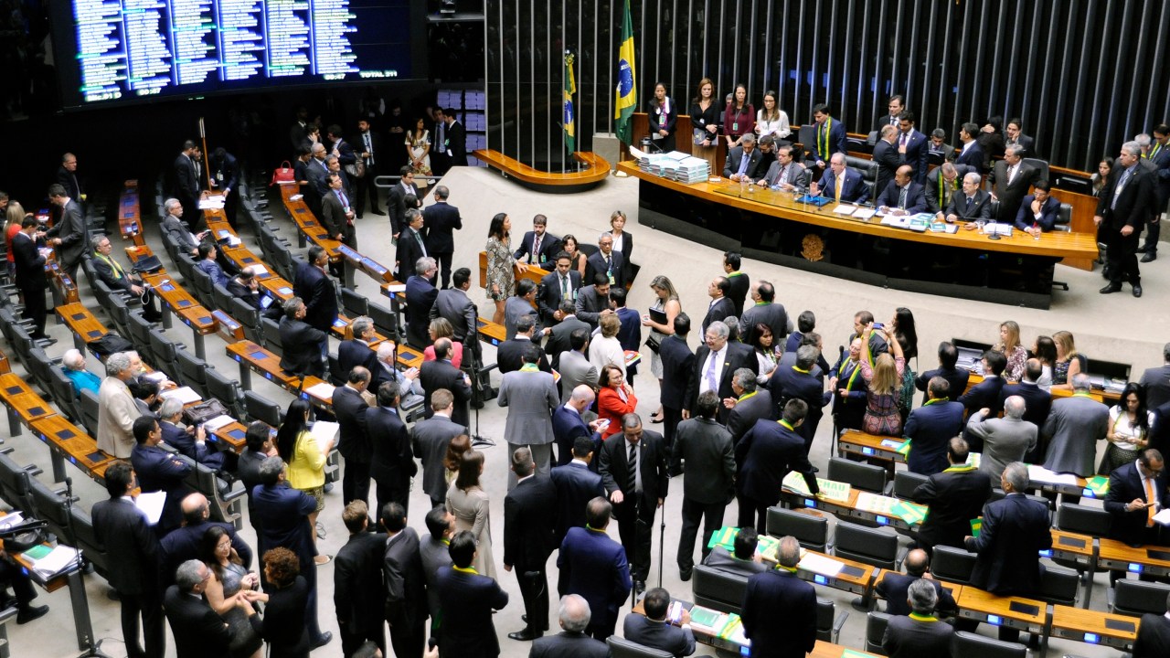 Câmara discute o pedido de impeachment da presidente Dilma Rousseff