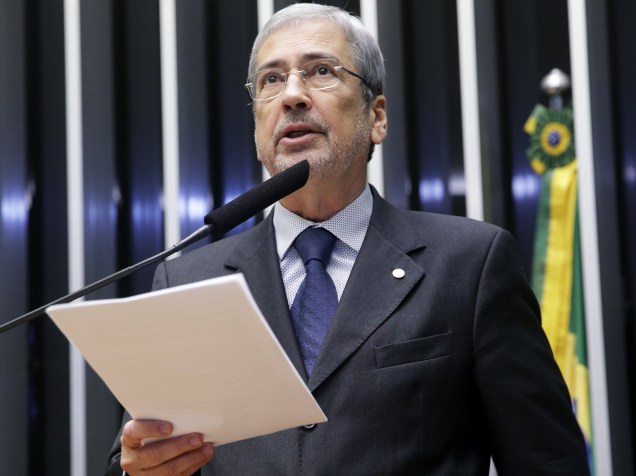 Deputado Antonio Imbassahy (PSDB-BA) discursa durante sessão especial para discussão e votação que recomenda a abertura do processo de impeachment da presidente Dilma Rousseff - 15/04/2016