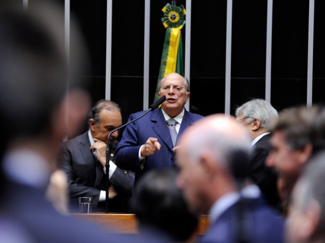 O jurista Miguel Reale Júnior, um dos autores do pedido de impeachment da presidente Dilma Rousseff discursa durante sessão plenária na Câmara - 15/04/2016