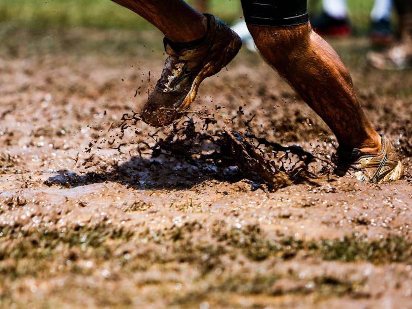 A edição da Bravus Race, realizada no Jockey Club de São Paulo contou com mais de 9 mil pessoas que passaram por 18 obstáculos em uma prova com muita lama e superação