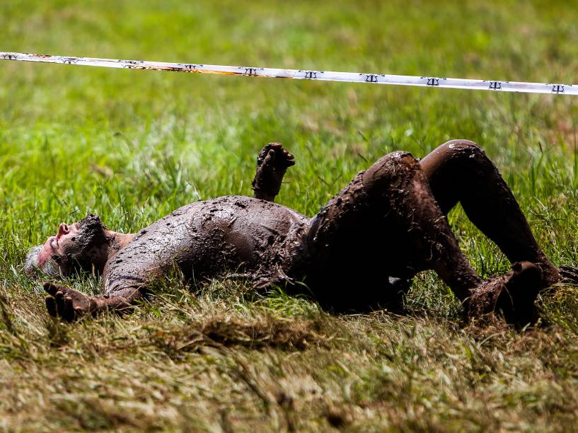 Bravus Race desafia corredores com 5km de lama e dezoito obstáculos, no Jockey Club de São Paulo, neste domingo (20)