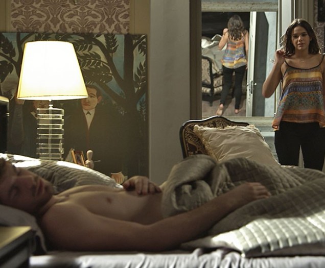 Mari (Bruna Marquezine) e Ben (Maurício Destri) vão para a cama no capítulo de 21 de julho de I Love Paraisópolis