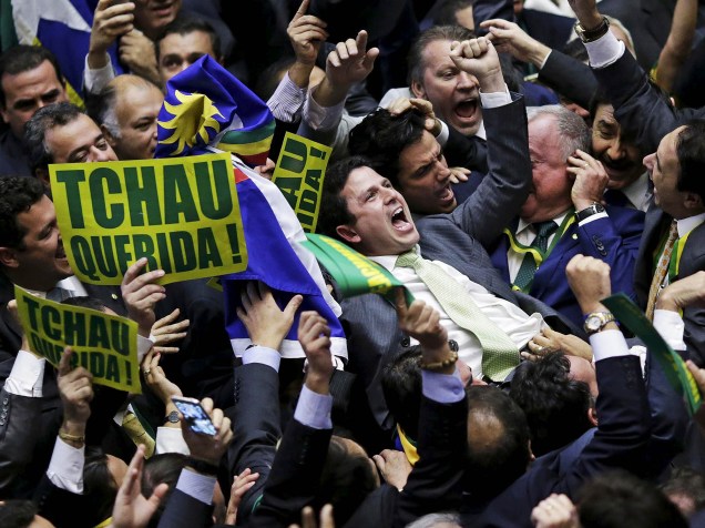 O deputado Bruno Cavalcanti de Araújo (PSDB-PE) dá voto decisivo para a abertura do processo de impeachment de Dilma Rousseff (PT), durante sessão da Câmara dos Deputados - 17/04/2016