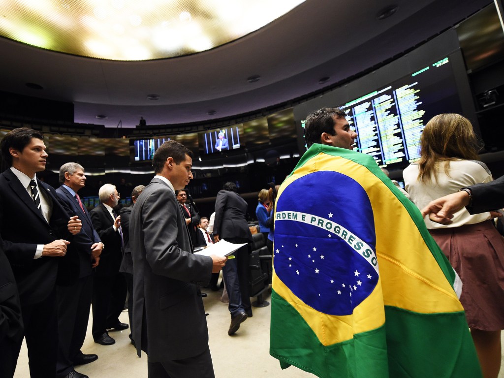 Deputados durante sessão de discussão do processo de impeachment da presidenta Dilma Rousseff, no plenário da Câmara - 16/04/2016