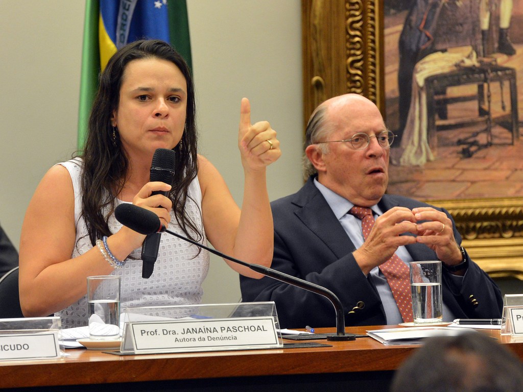 Os juristas Janaína Paschoal e Miguel Reale voltam a explicar no Congresso o pedido de impeachment da presidente Dilma Rousseff. Junto com o advogado Hélio Bicudo, eles assinam a denúncia de crime de responsabilidade de Dilma com base nas chamadas 'pedaladas fiscais'