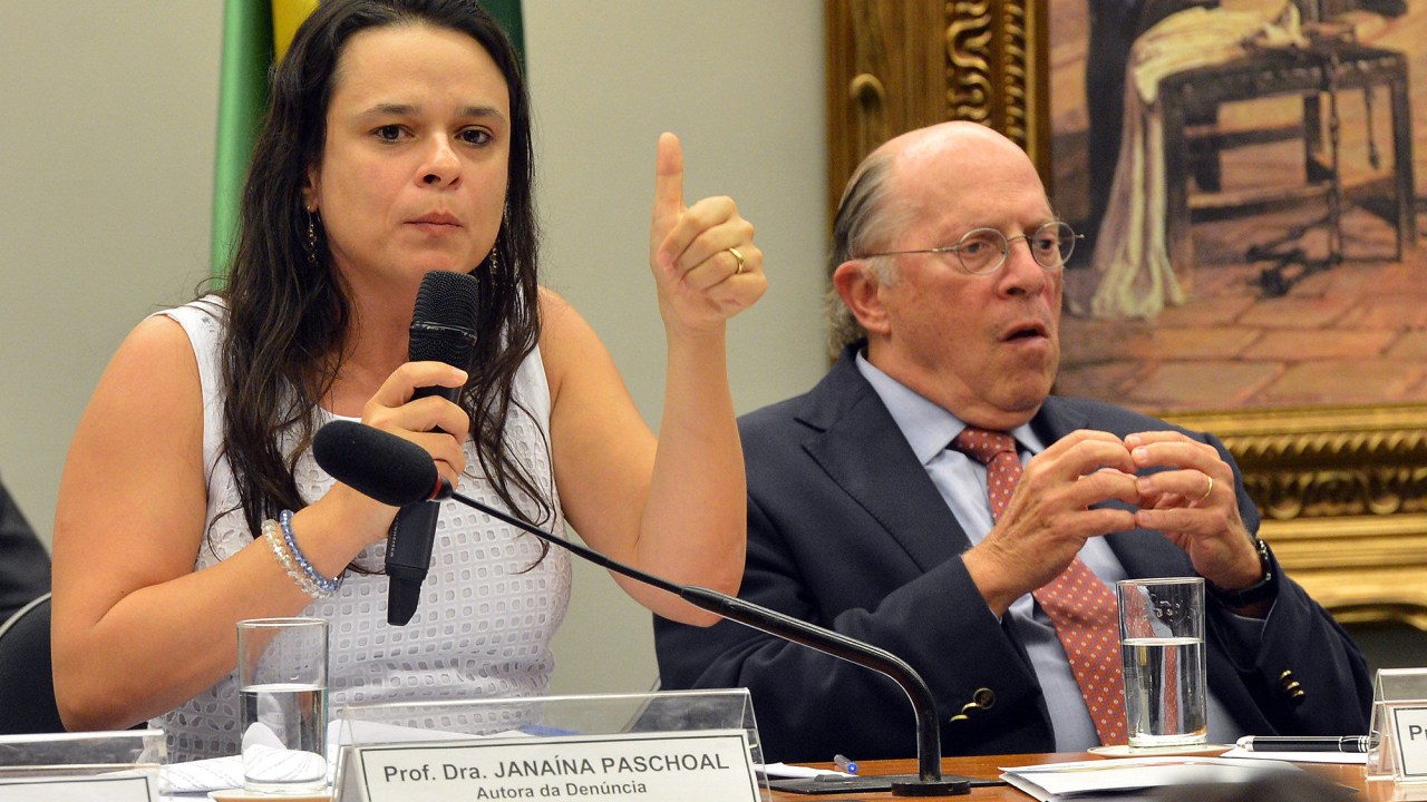 Os juristas Janaína Paschoal e Miguel Reale voltam a explicar no Congresso o pedido de impeachment da presidente Dilma Rousseff. Junto com o advogado Hélio Bicudo, eles assinam a denúncia de crime de responsabilidade de Dilma com base nas chamadas 'pedaladas fiscais'