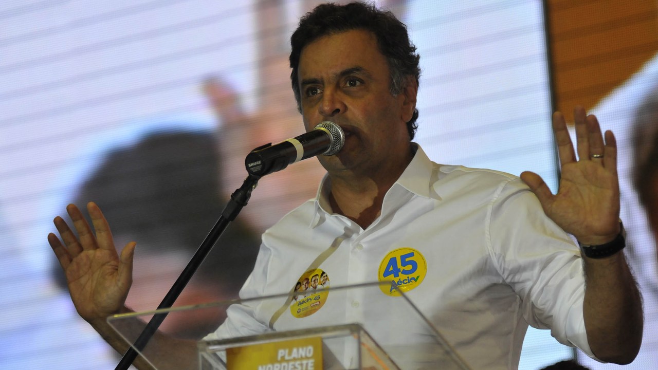 O candidato à Presidência da República pelo PSDB, Aécio Neves, durante evento realizado em Salvador (BA), neste sábado (23)