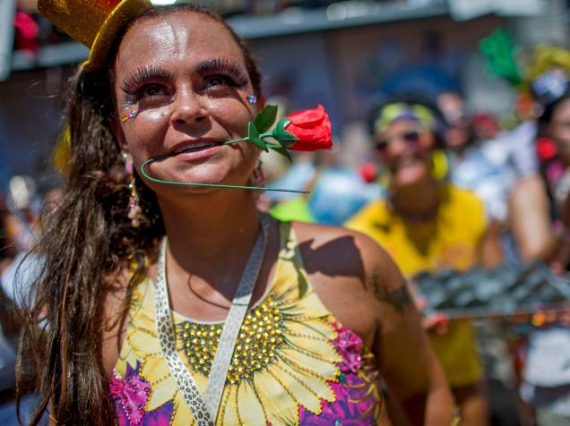Com um repertório de estilo brega, o bloco Fogo e Paixão arrastou cerca de 20 mil pessoas para o Largo do São Francisco, no centro Rio de Janeiro