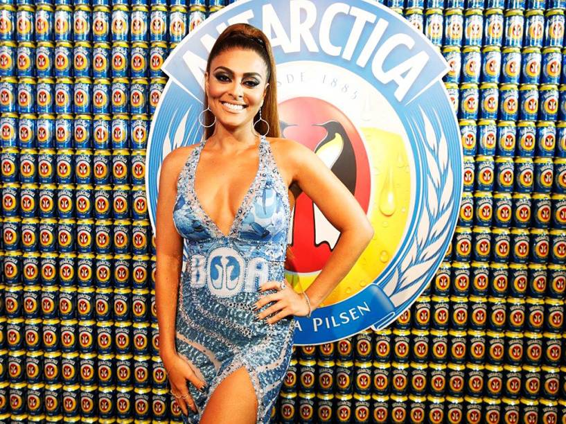 Juliana Paes no camarote após desfile da Viradouro