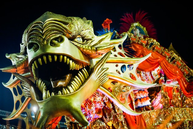 A Beija-Flor é a terceira escola a desfilar na primeira noite de desfiles do grupo especial do Carnaval cariocaQ
