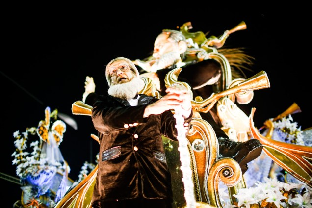 Desfile da Beija-Flor de Nilópolis conta a história do Marquês de Sapucaí na avenida