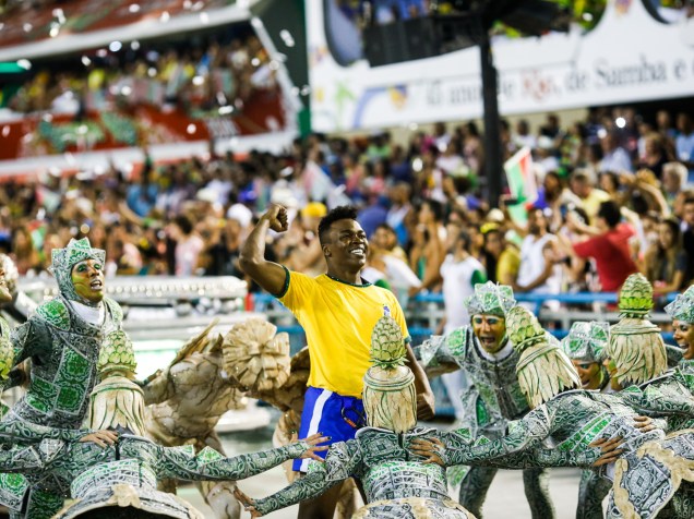 Comissão de Frente da Acadêmicos do Grande Rio durante primeiro dia de desfiles do grupo especial do Carnaval carioca