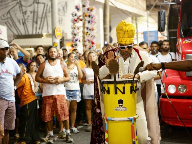 Carlinhos Brown se apresenta durante abertura oficial do Carnaval em Salvador