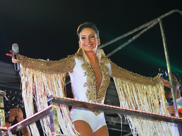 Claudia Leitte homenageia Elvis Presley, no Bloco Largadinho, em Salvador, na noite desta segunda (08)