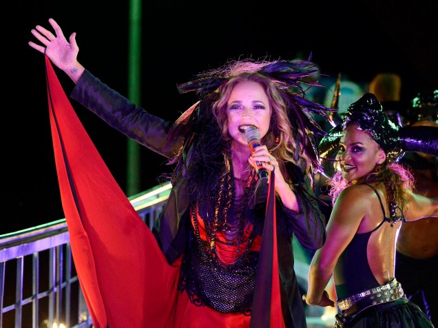Daniela Mercury brilha no carnaval de Salvador (BA)